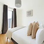 1 Bed Apartment In Wimbledon