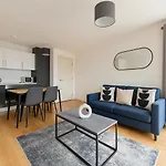 1 Bed Apartment In Wimbledon